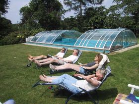 Regine u.Manfred am Pool__2001.JPG